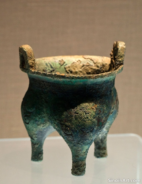Analyzing the Surface Patina of Chinese Bronze Ware: A Story of Time and Environment